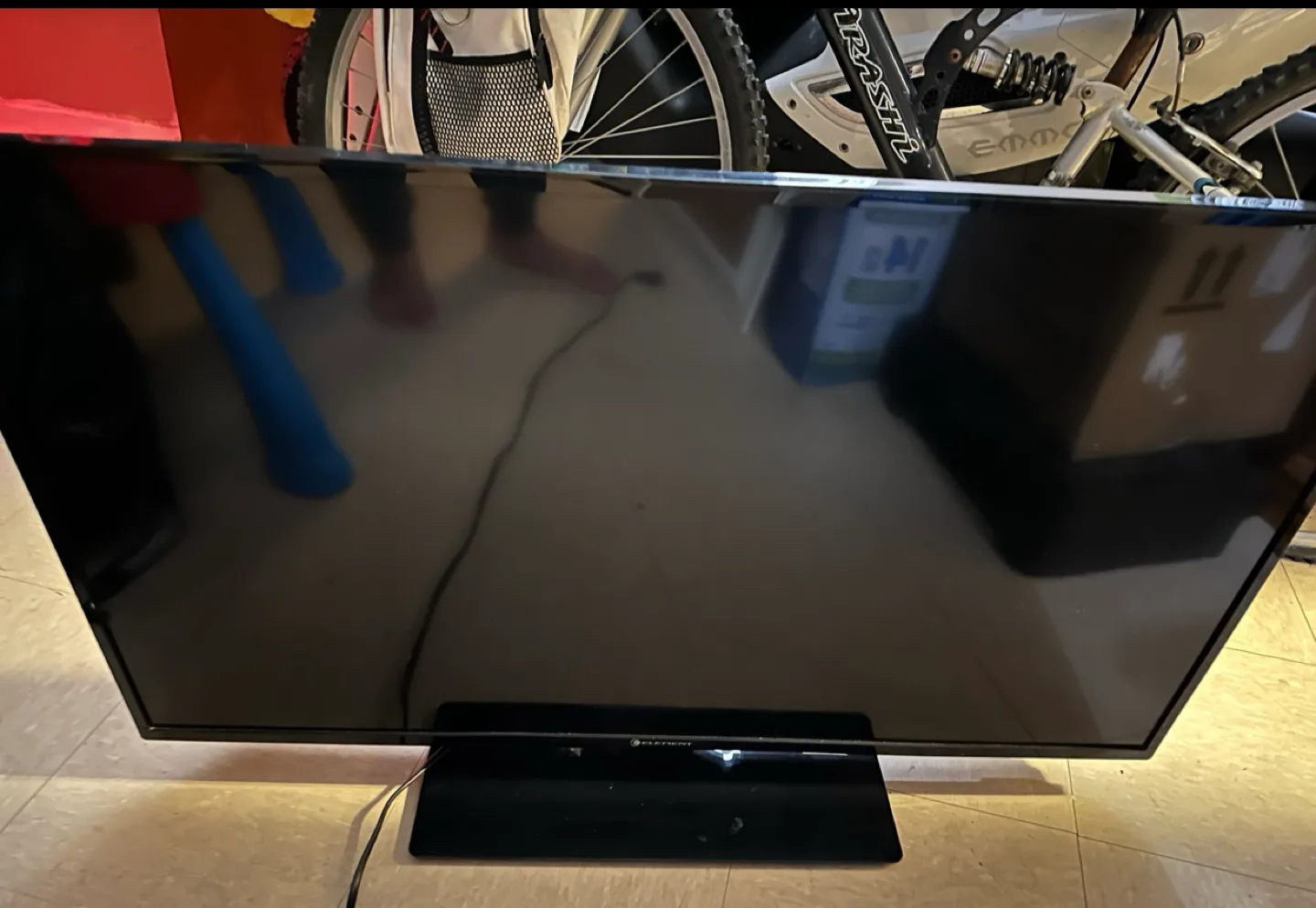 Element 40 inch LED TV image indicator(2)