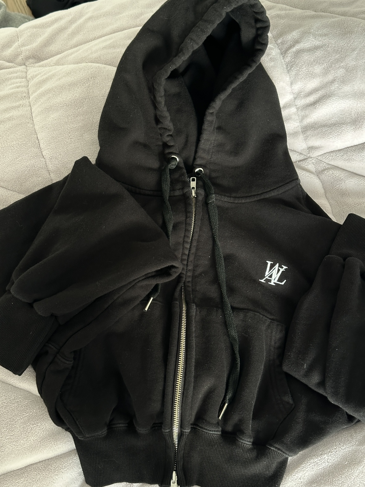 Wooalong Black Zip Up Hoodie / Crop hoodie