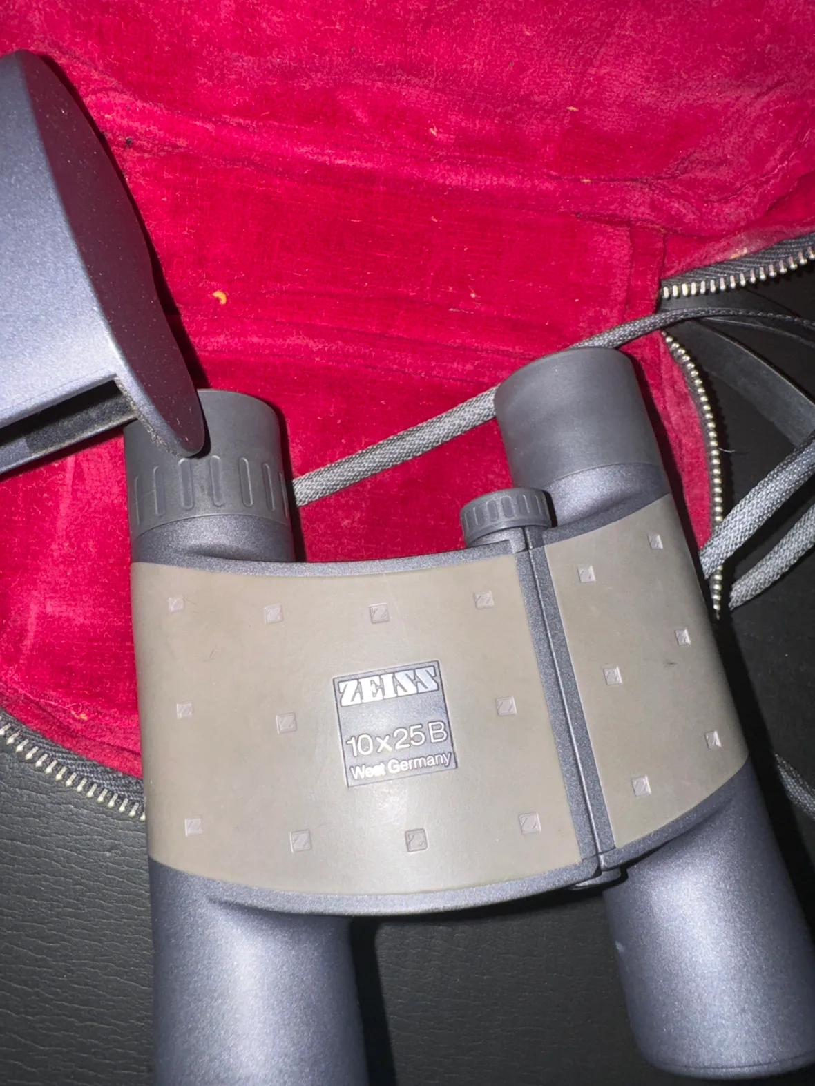 Zeiss 10x25B Binoculars image indicator(2)