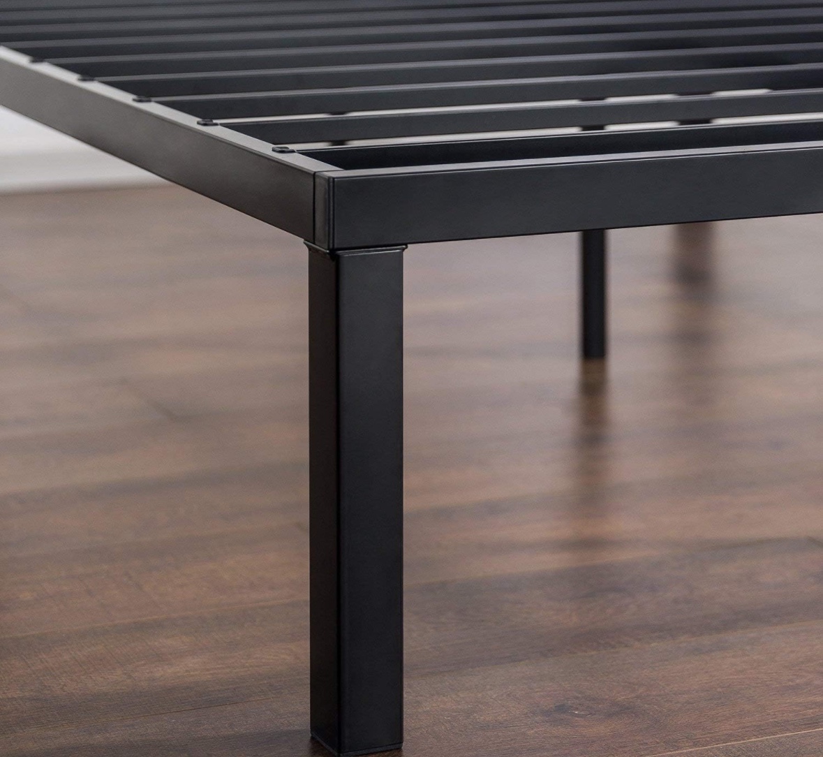 Queen metal bed frame - photo 3