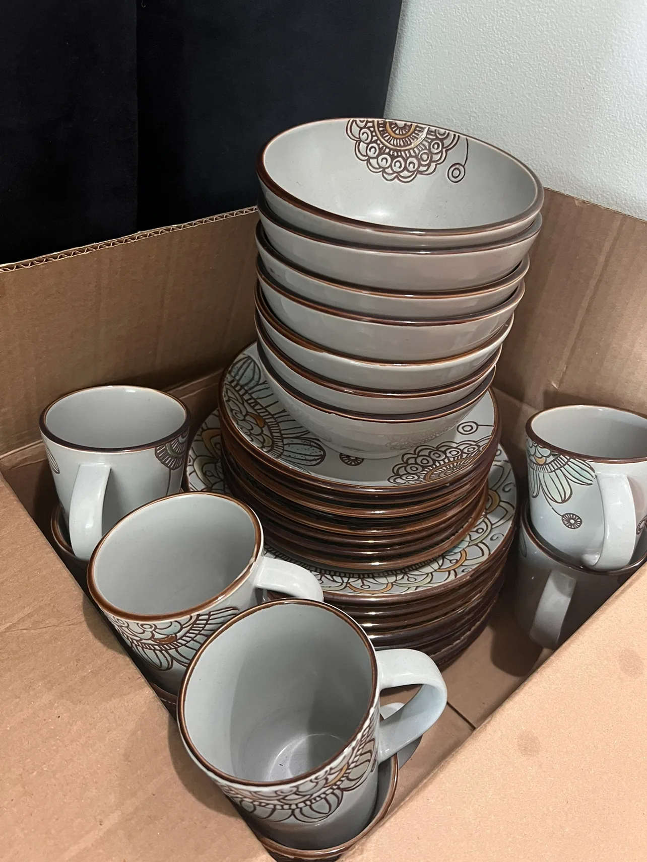 Set of Grey Dishes and Mugs thumbnail
