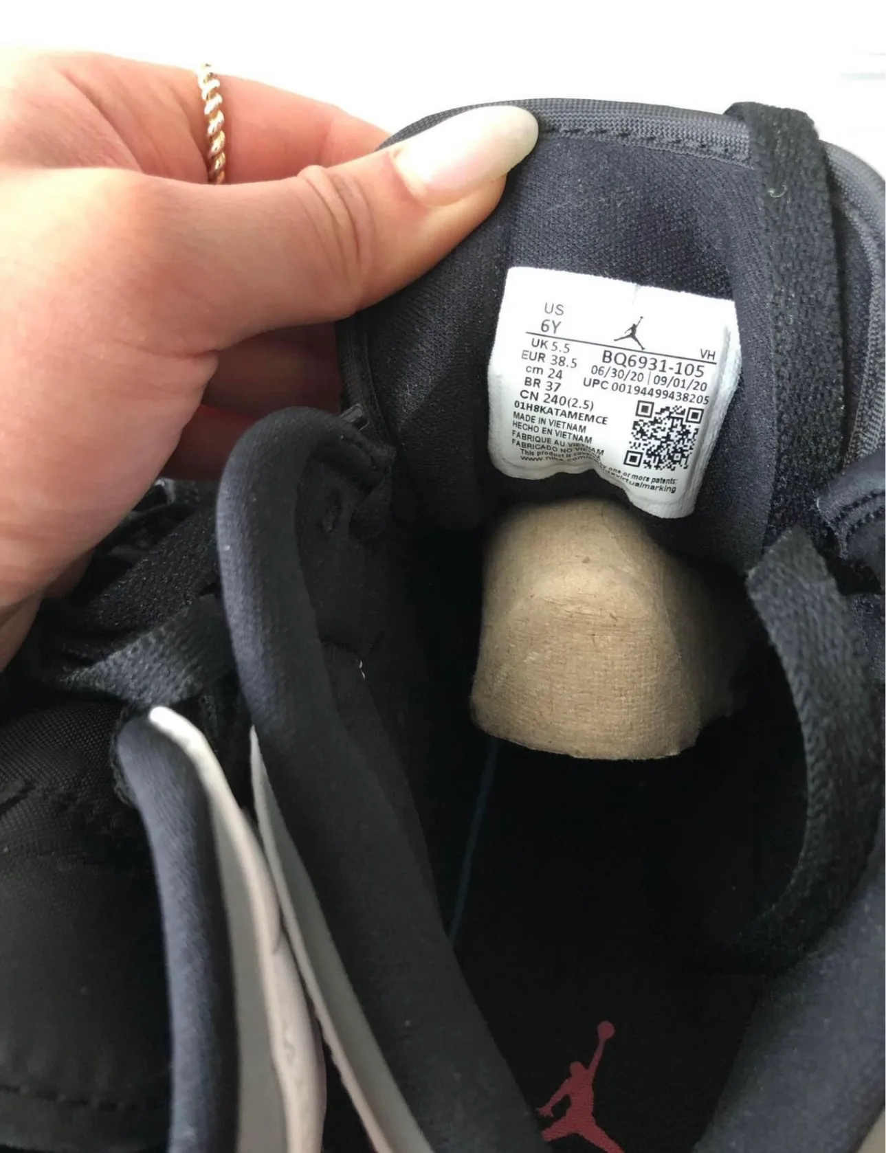 Air Jordan 1 Mid SE (GS) image indicator(4)