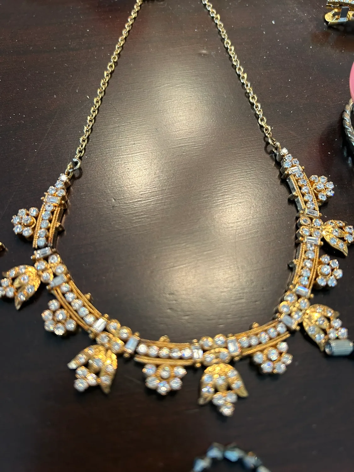 Costume Jewlery image indicator(2)