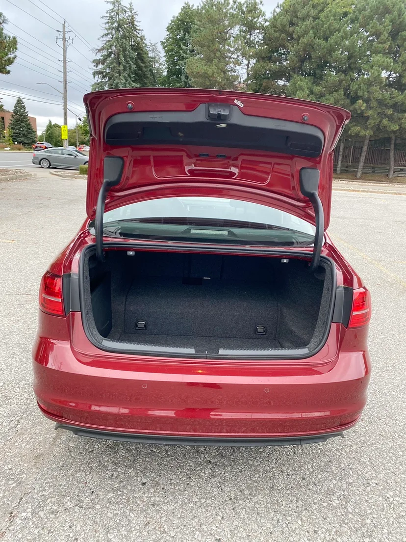 2016 Volkswagen Jetta Hybird $15,500 image indicator(4)