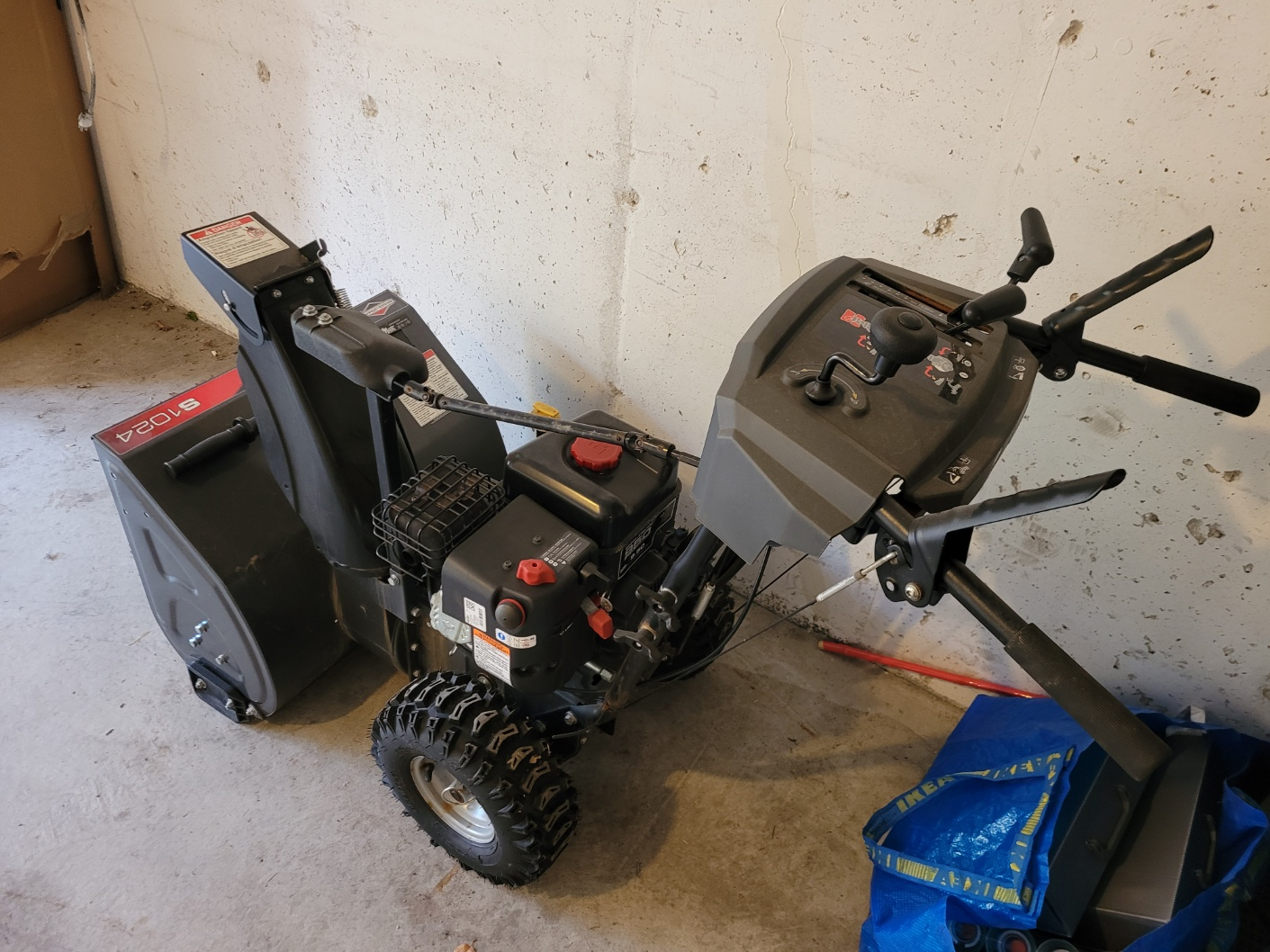 Briggs & Stratton Snow Blower - photo 4