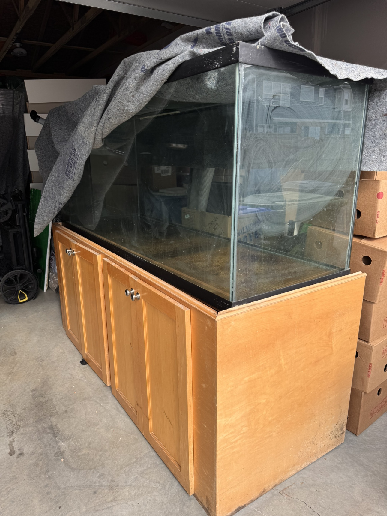 230 gallons aquarium with stand