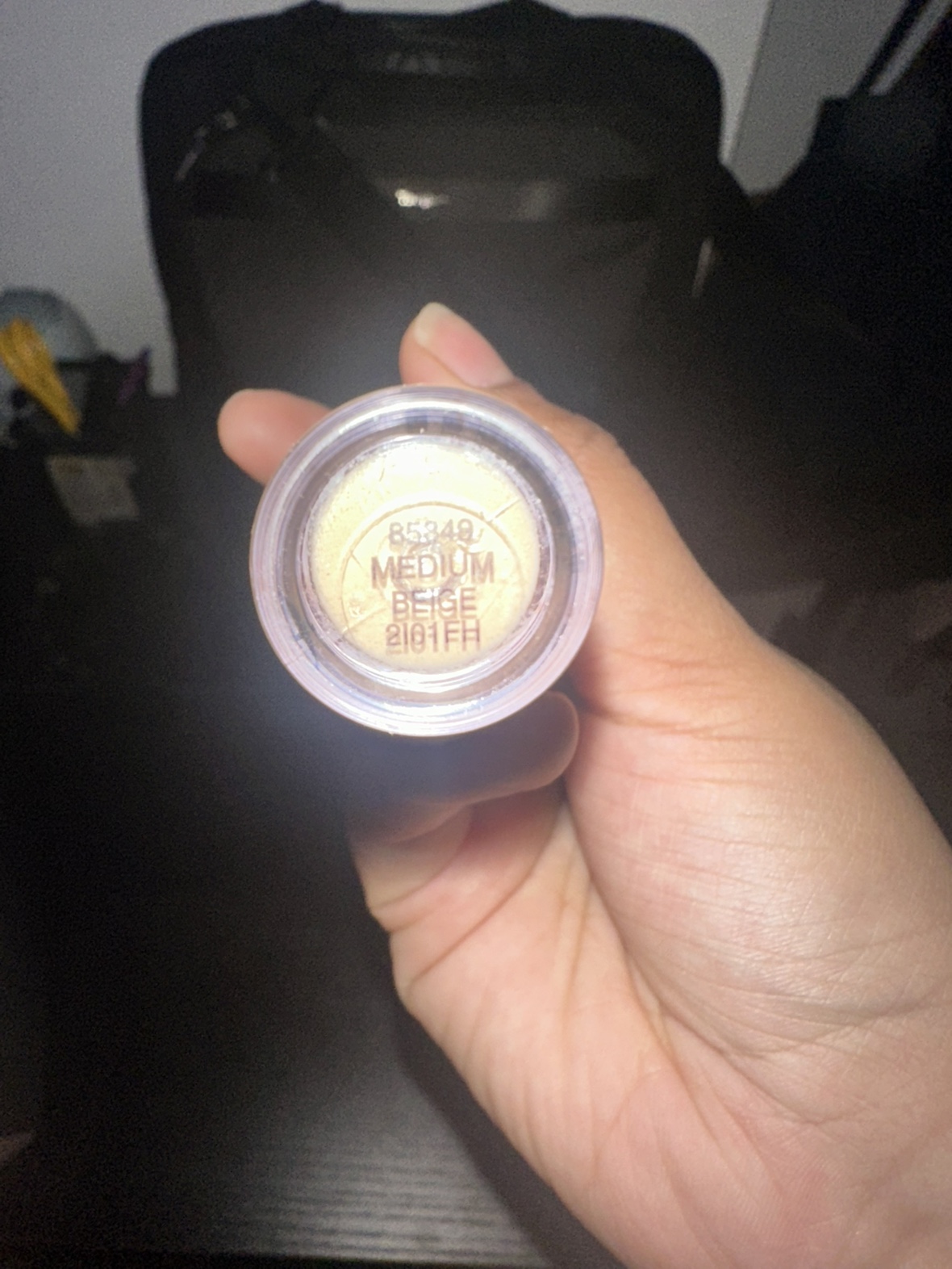 e.l.f. 16HR Camo Concealer in Medium Beige and hair band - photo 2