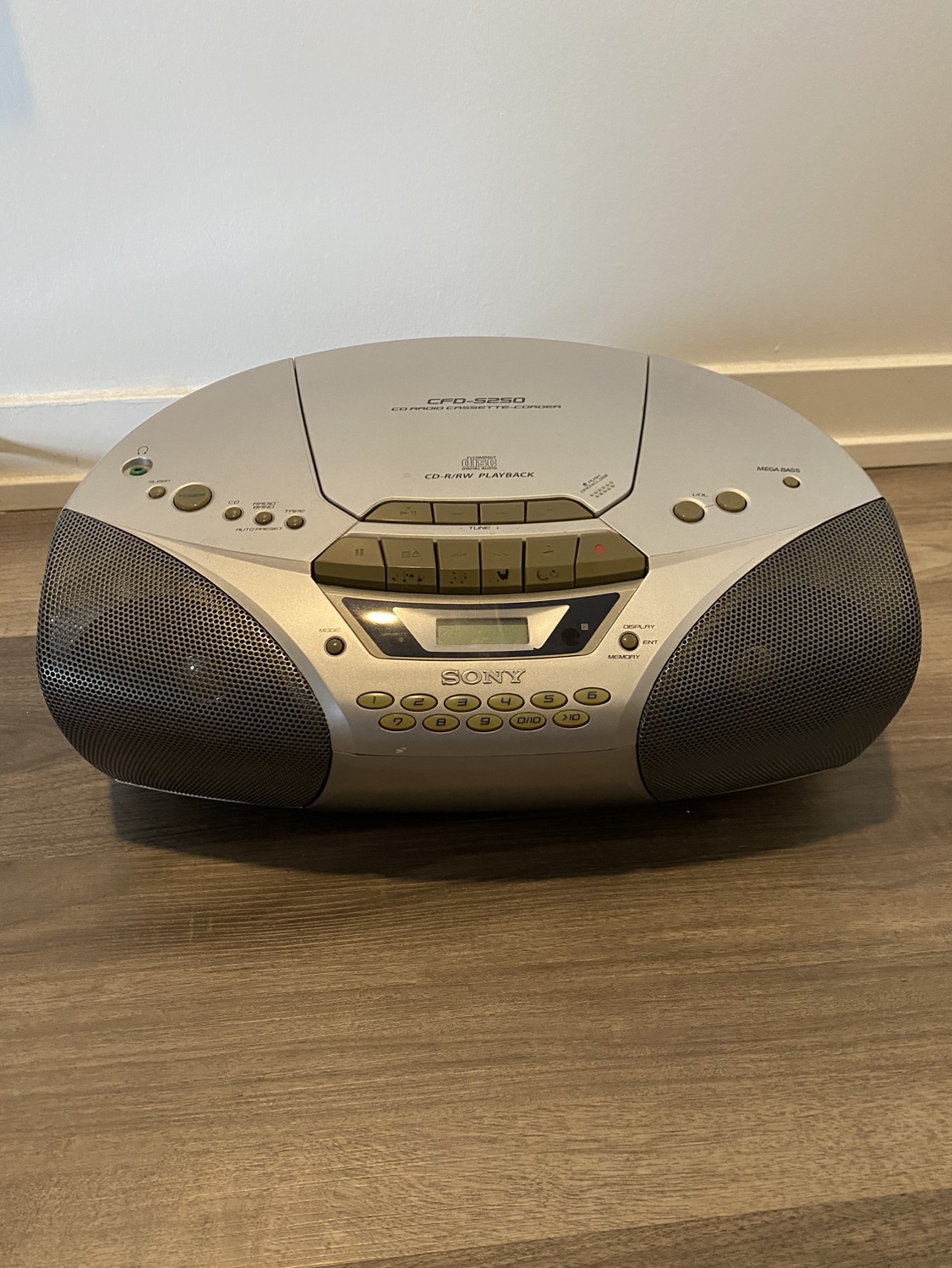 Radio / Cd player / cassette player