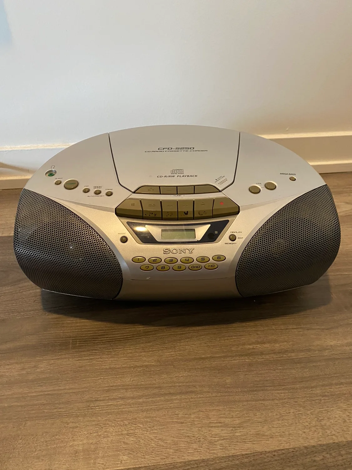 Radio / Cd player / cassette player thumbnail