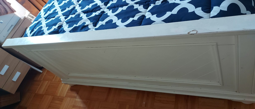 Queen-sized Bedroom Set - photo 5