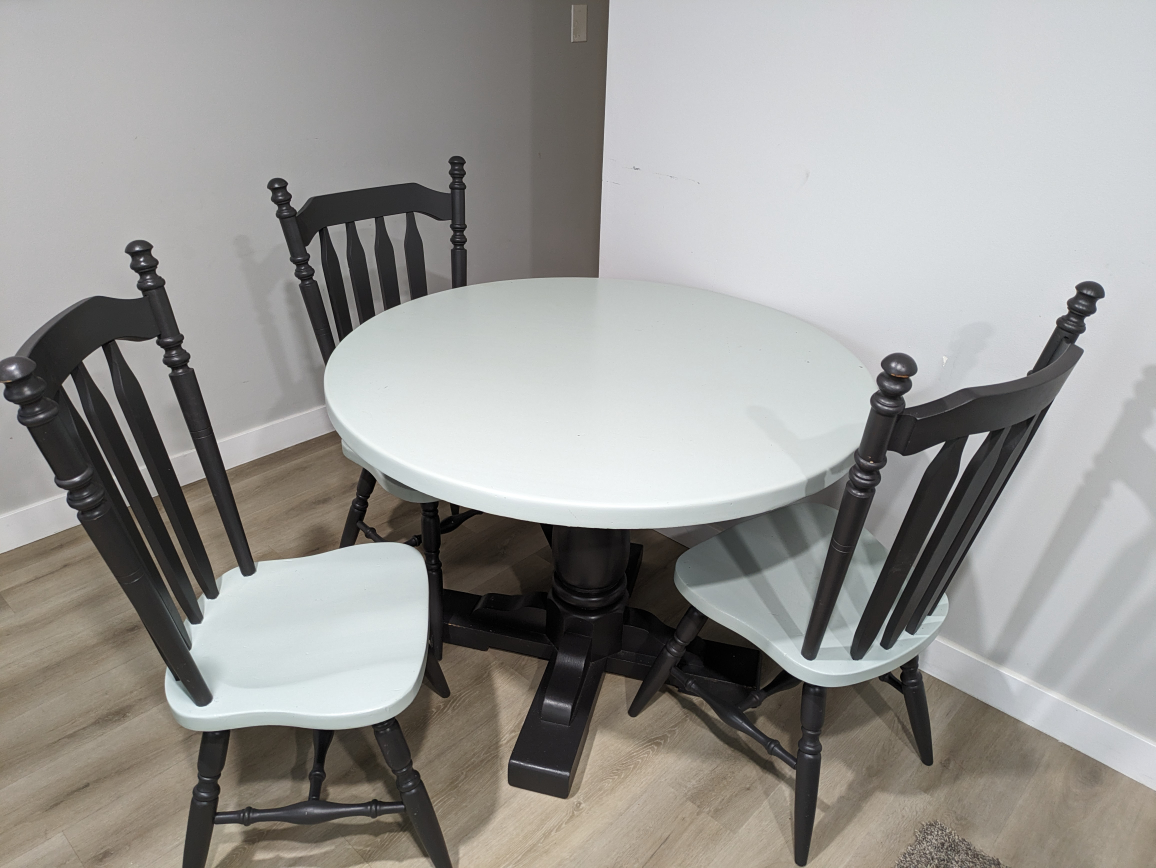 Round Table and Three Chairs - photo 3