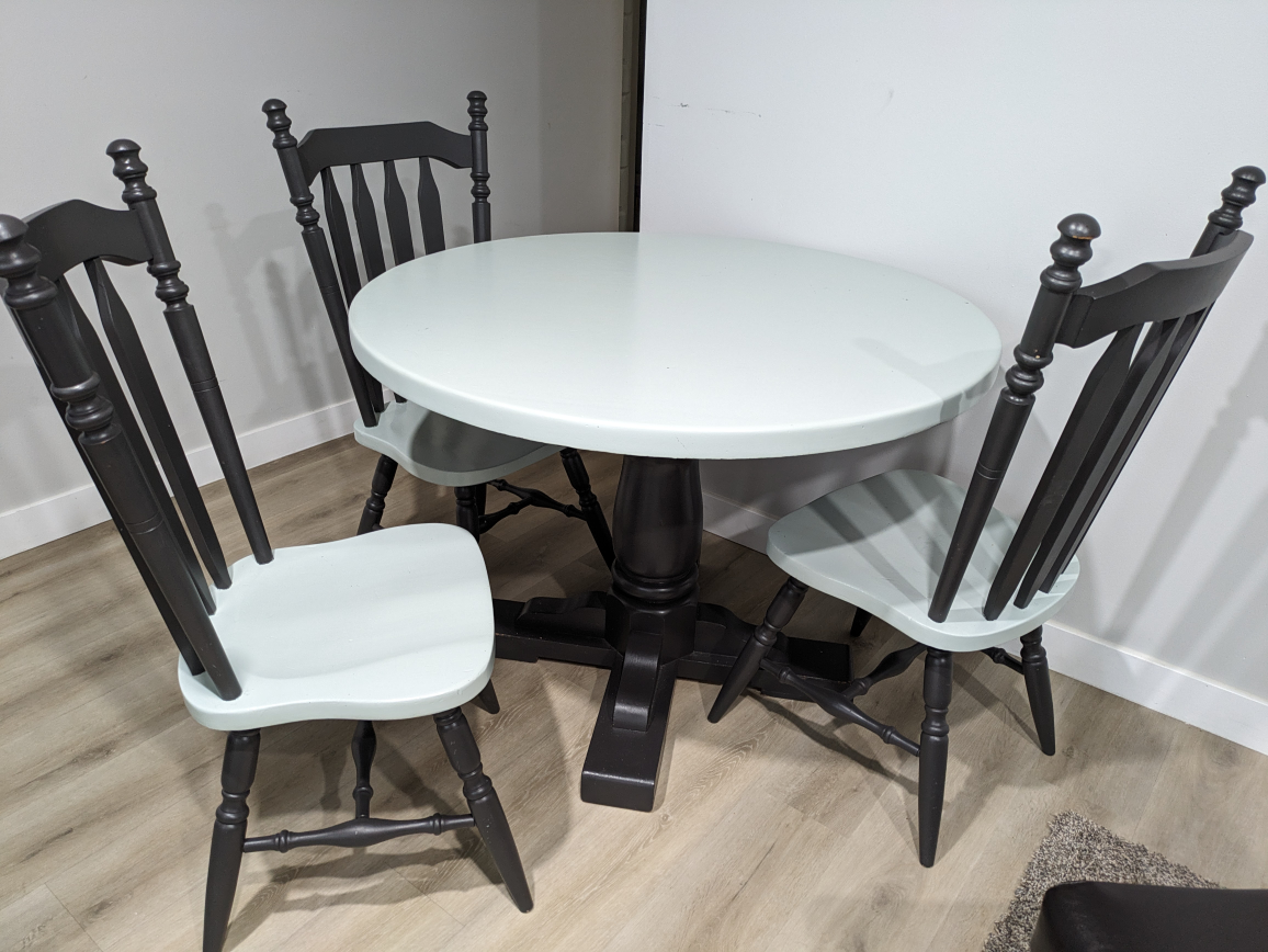 Round Table and Three Chairs - photo 4