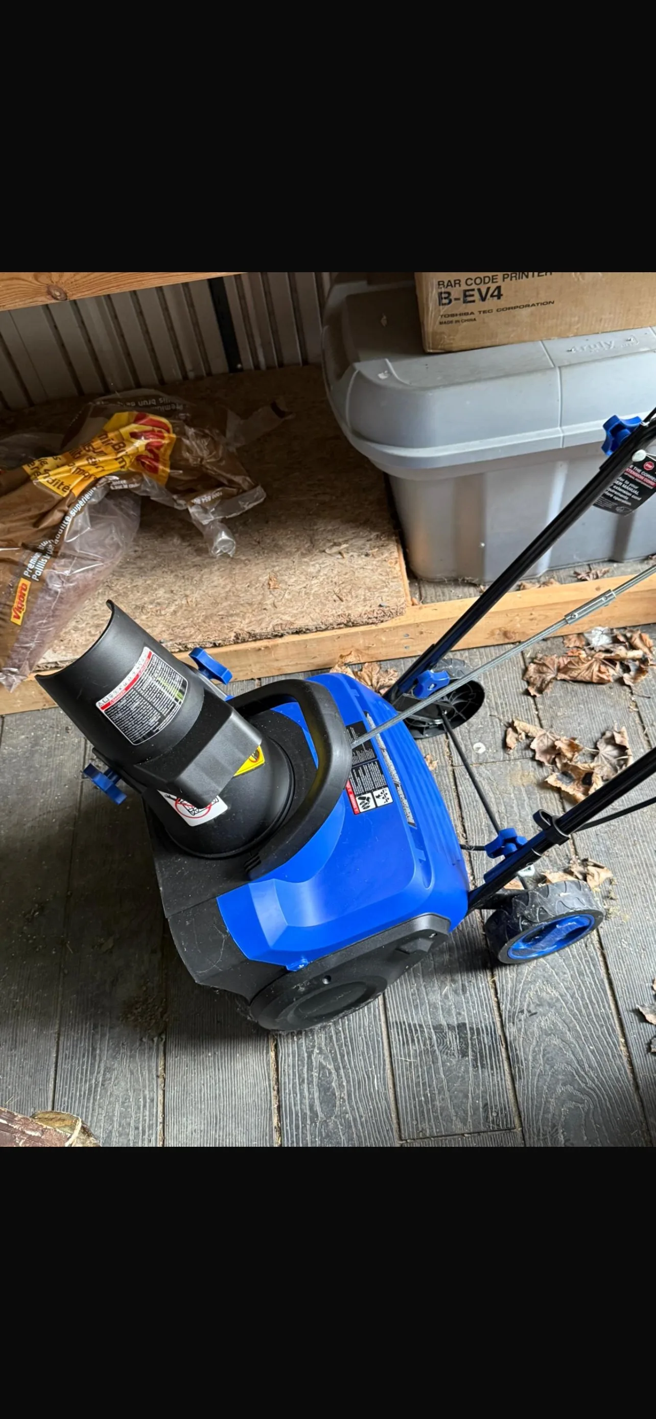 Snowshoe electric snow thrower 15 inches 11 AMP thumbnail
