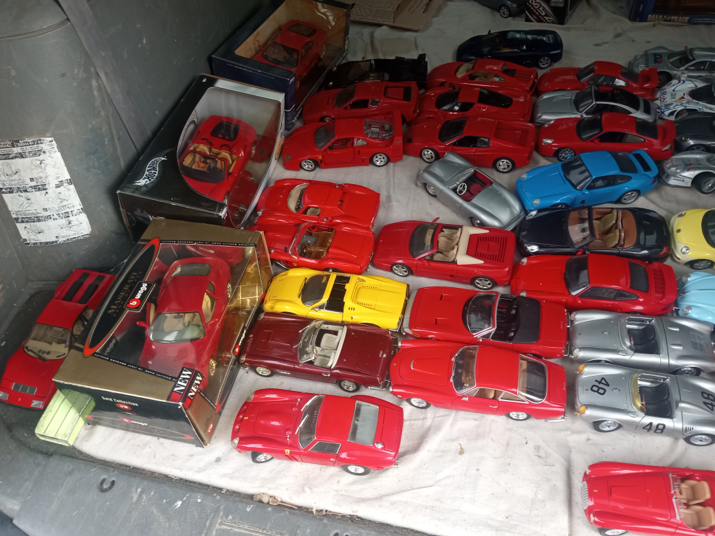 Large Lot of Die Cast Cars - photo 3