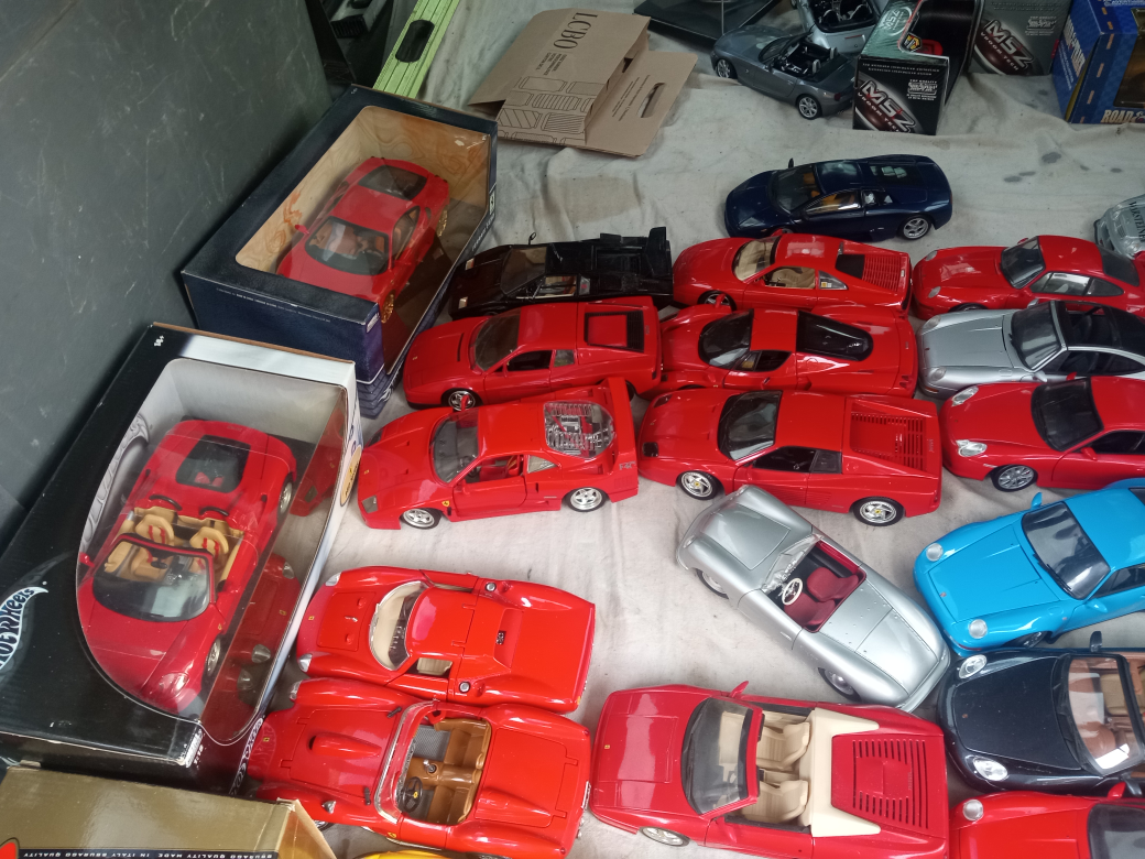 Large Lot of Die Cast Cars - photo 4