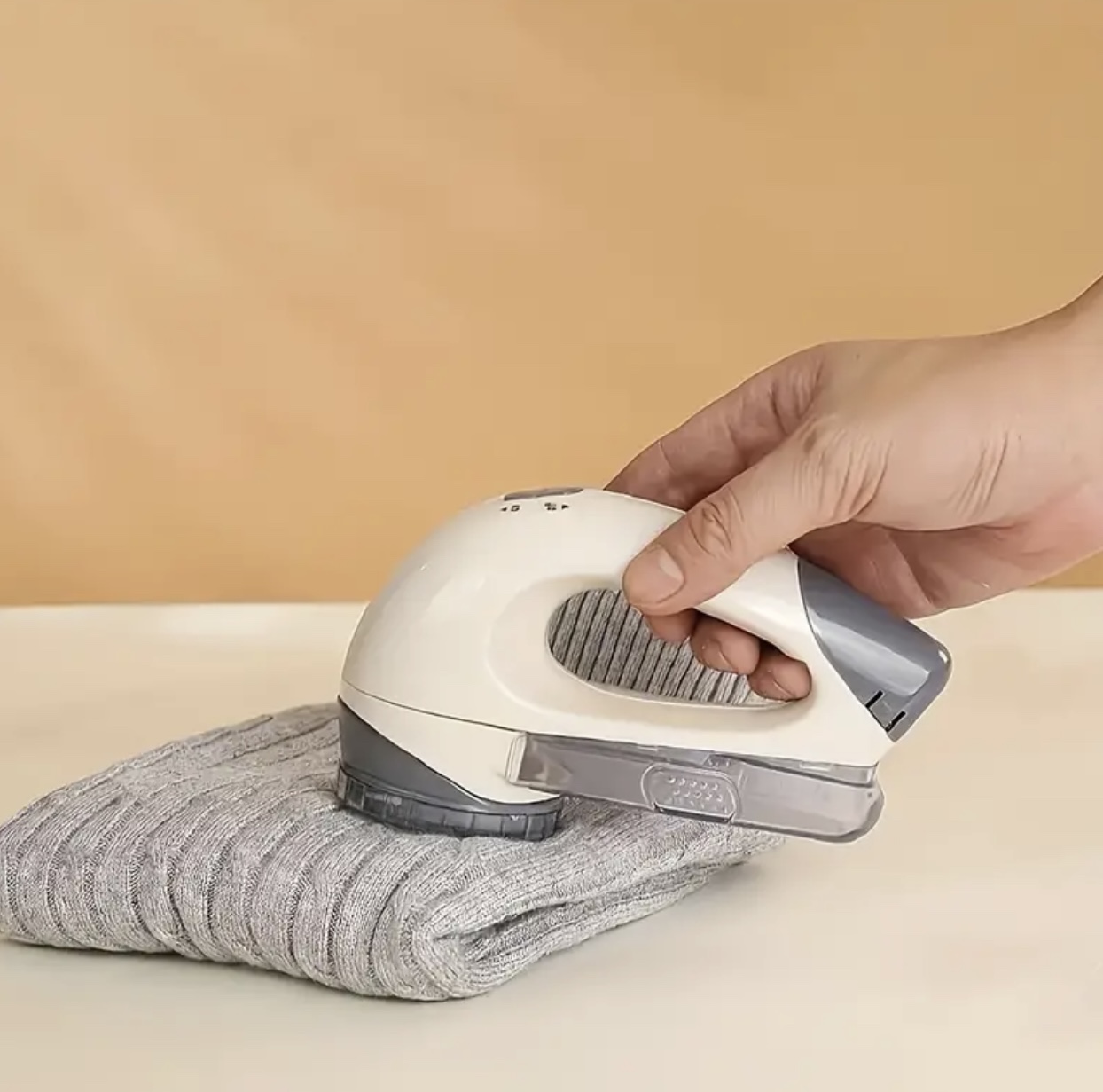 Lint remover / electric fabric shaver - photo 2