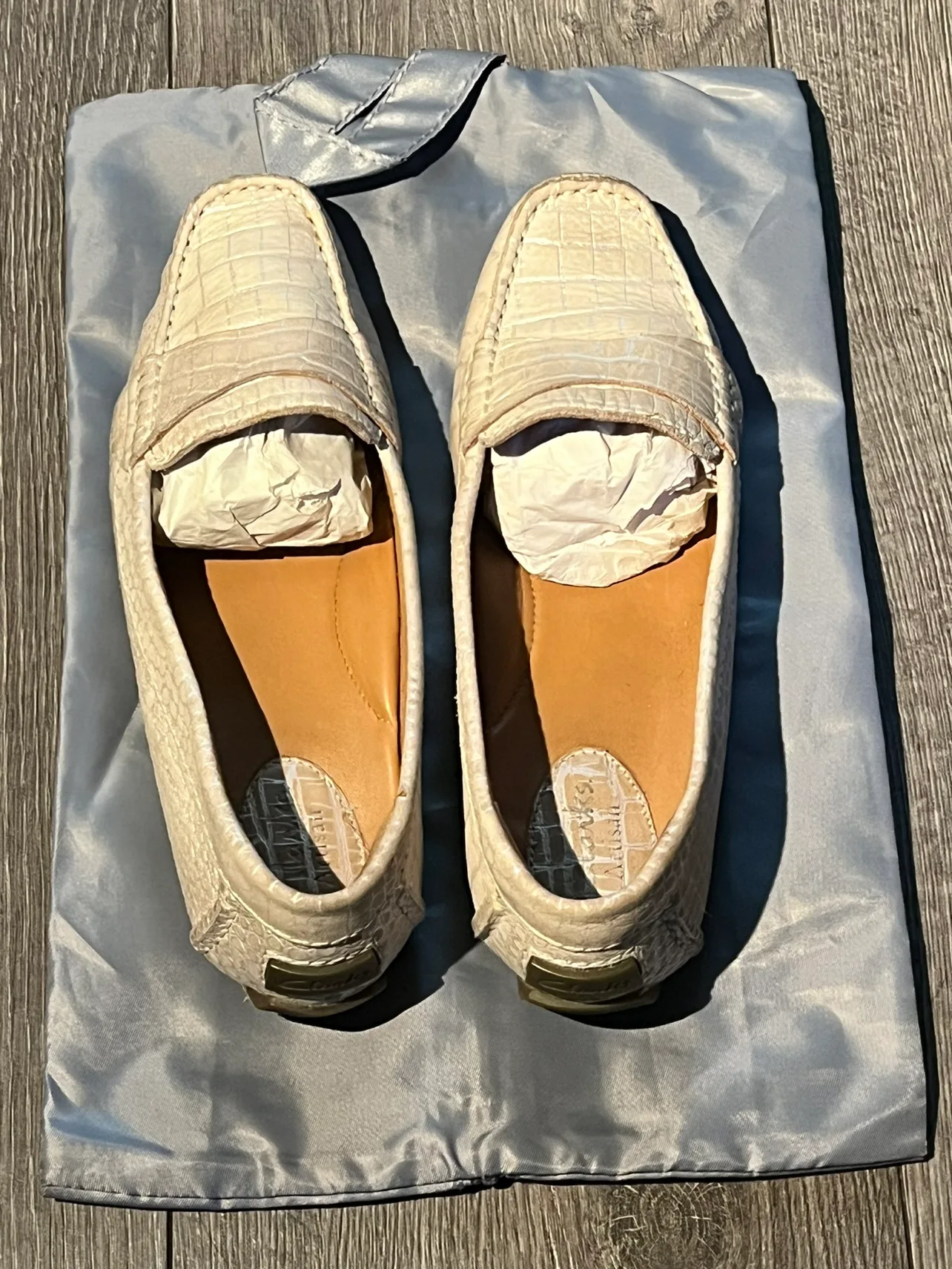 Clarks Women's White Leather Loafers image indicator(3)