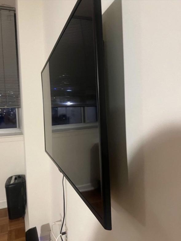 40 Inch TV - photo 2