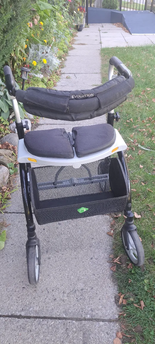 Drive Medical Evolution Rollator Walker image indicator(2)