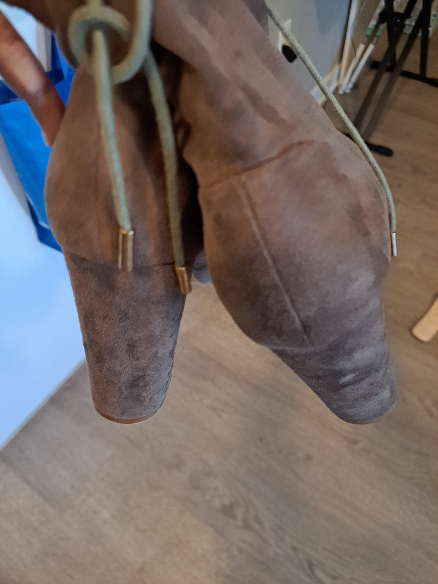 Size 8 boots- beautiful! Gold ends of shoelace - photo 3