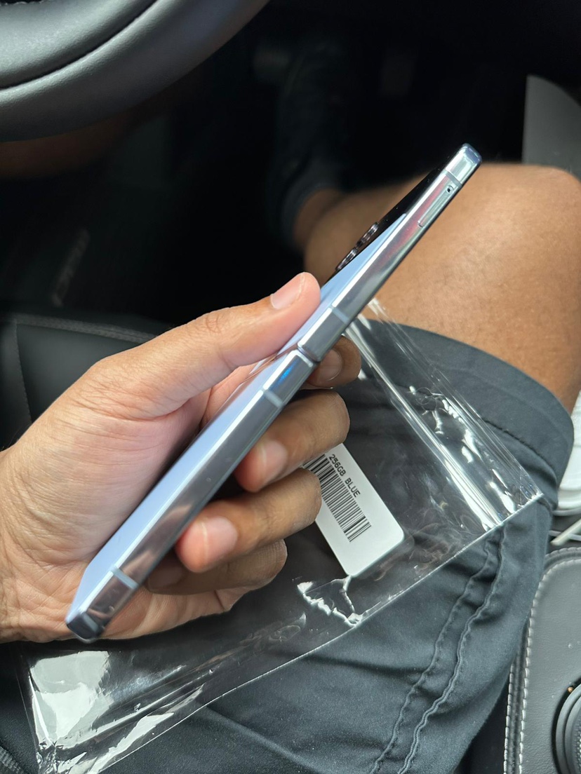 Samsung Galaxy Z Flip 4 - photo 2