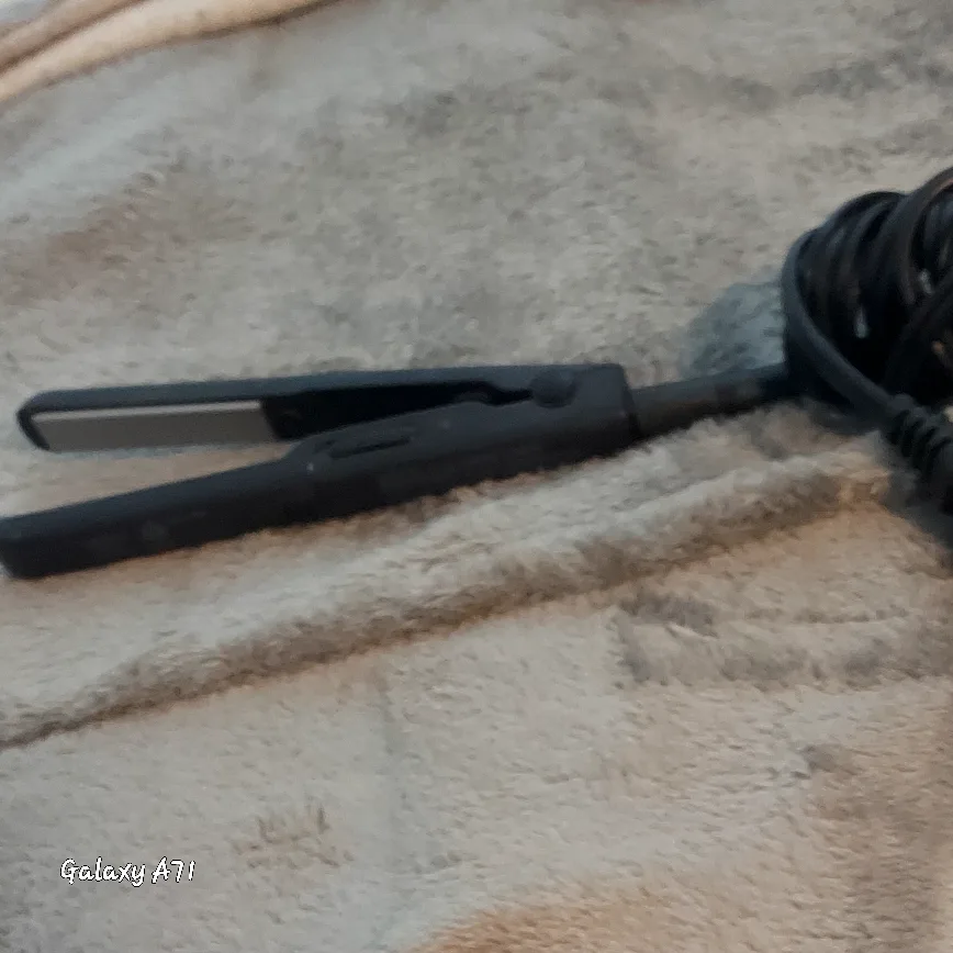 MINI- HAIR STRAIGHTENERS (3) image indicator(6)