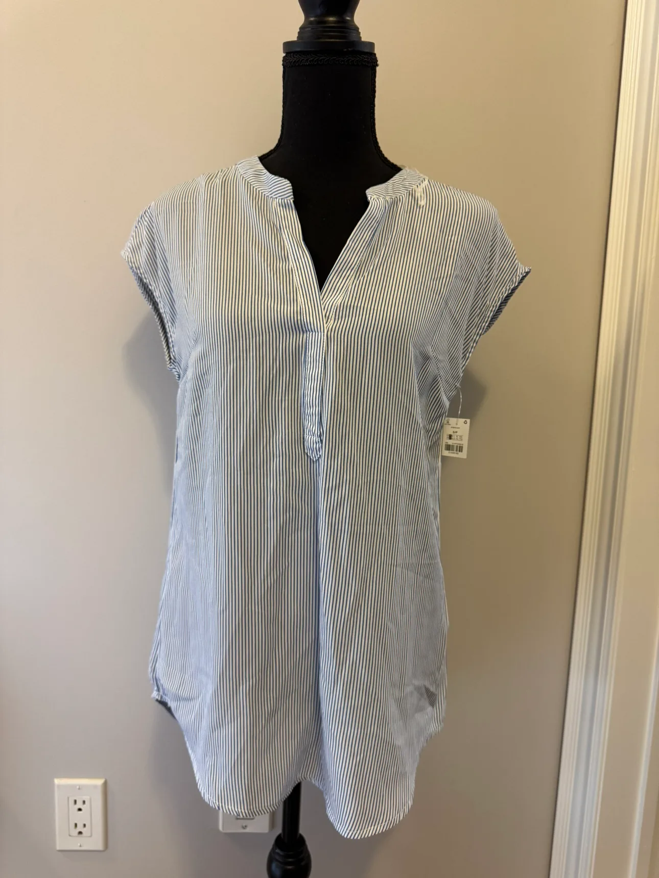 Women’s Clothing Bundle Size Small 4-pc $10 image indicator(2)