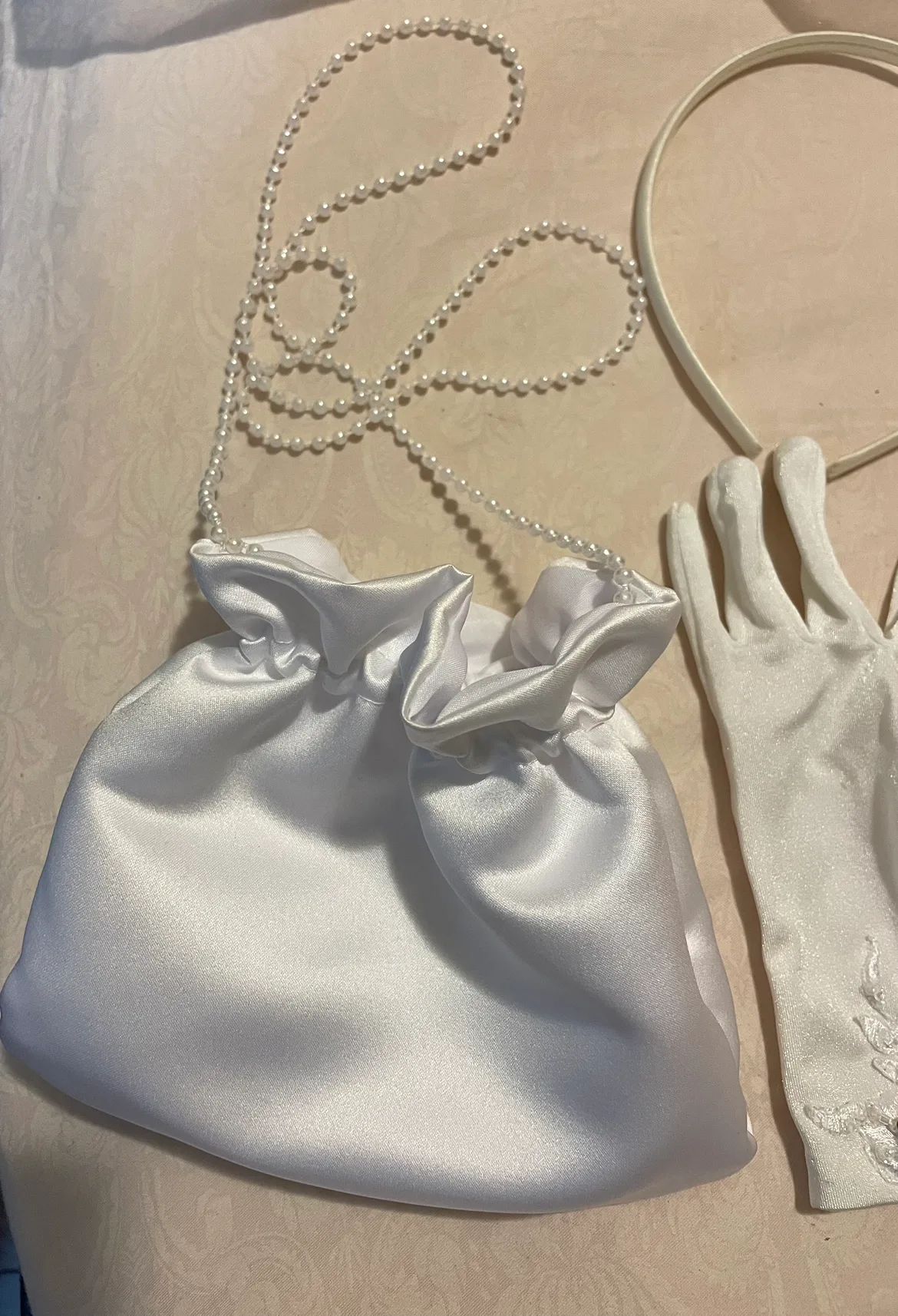 White Flower Girl Accessories Set image indicator(3)