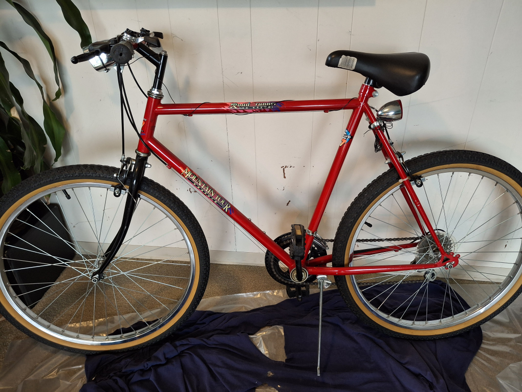 Medium sized mountain Tour 21 Speed Bike