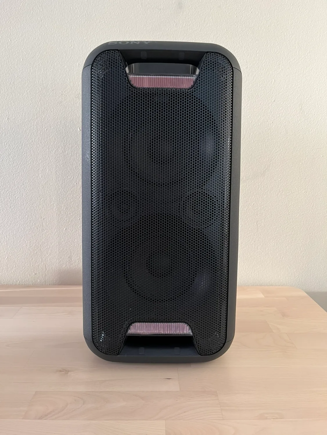 Sony GTK-XB5 Portable Bluetooth Speaker thumbnail
