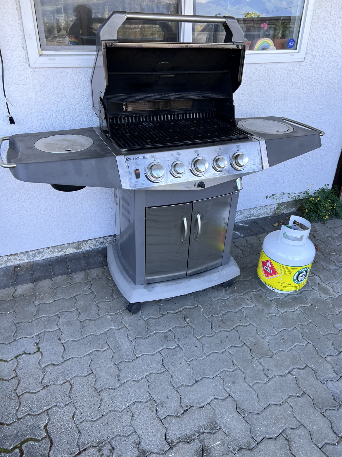 Ember Grills Propane BBQ - photo 3