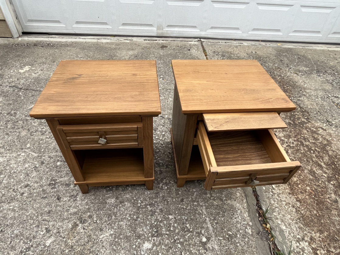 Two nightstands / side tables - photo 2