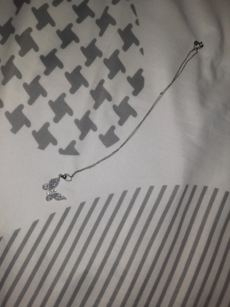 Butterfly Necklace pick up only image indicator(2)