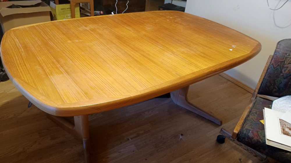 Wood Dining Table with 4 chair and 2 leafs