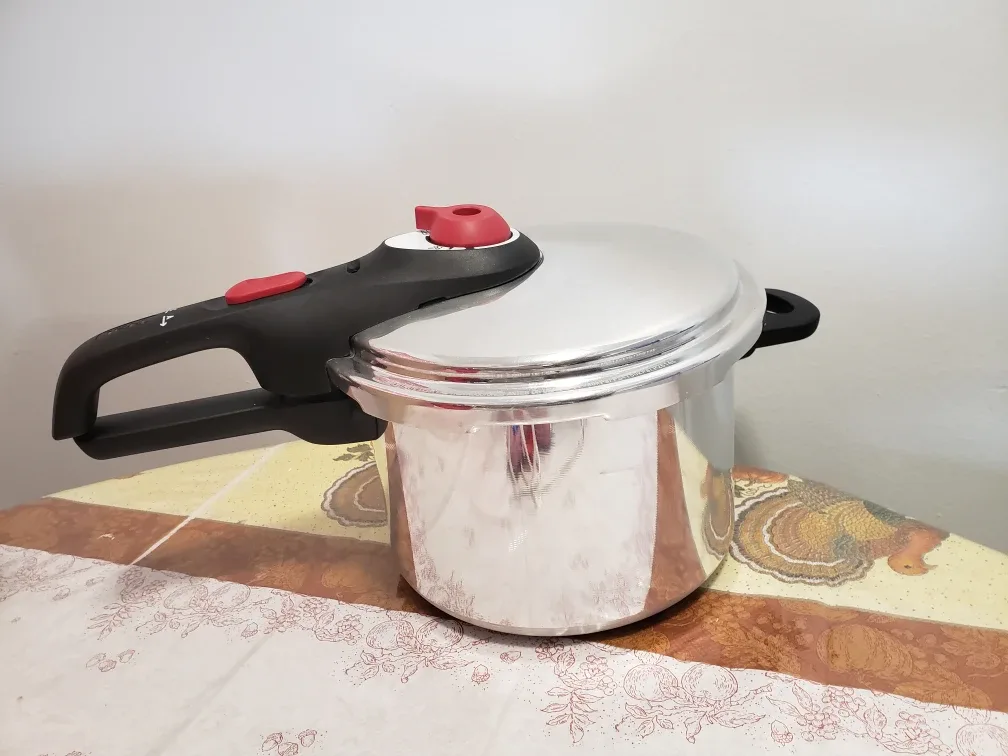 T-fal Secure 6 Qt. Pressure Cooker and electric Wok image indicator(3)