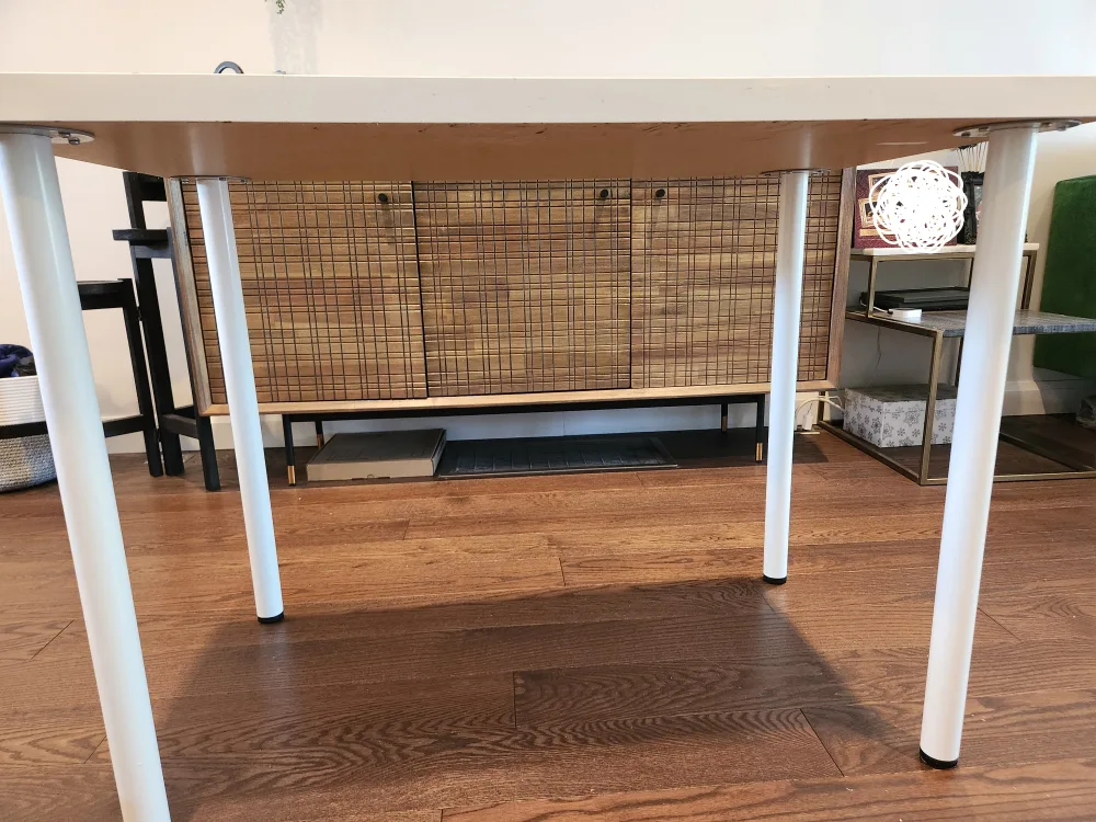 White Table image indicator(5)