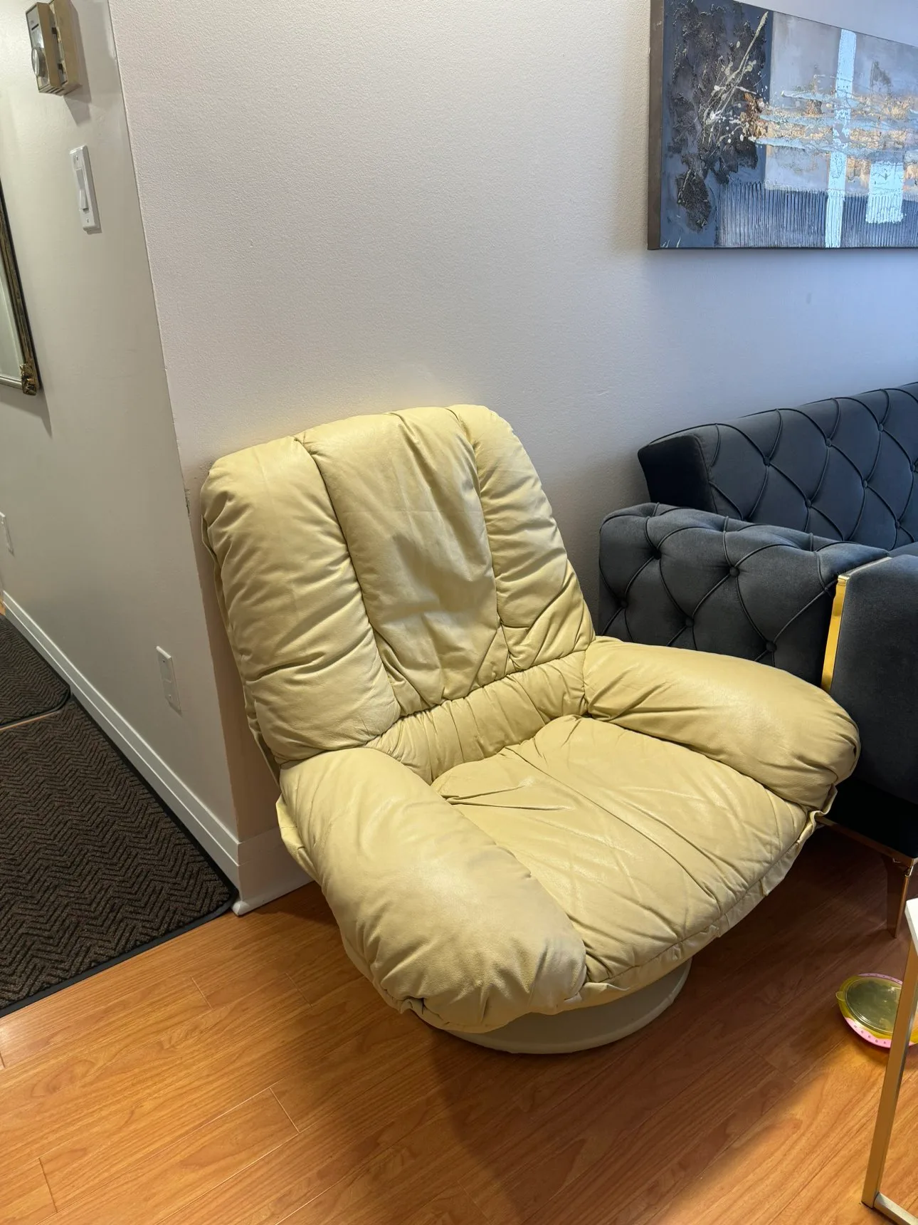 swivel chair 360’ thumbnail