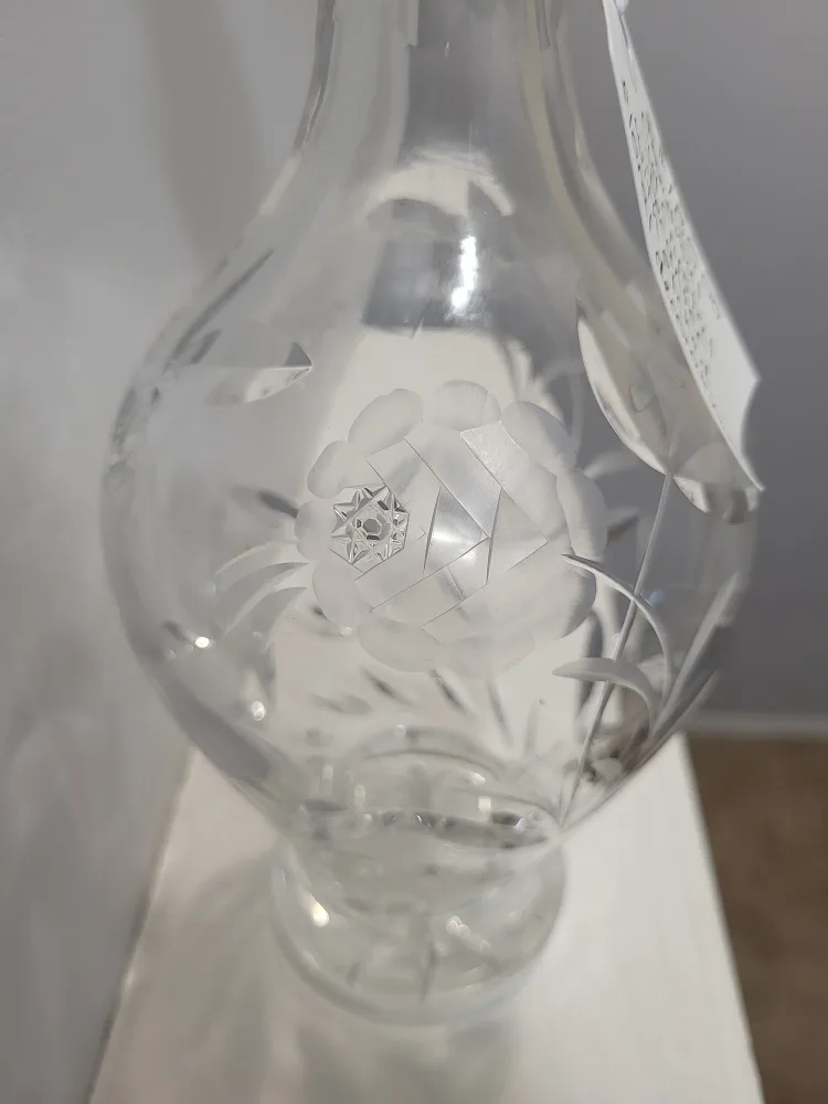 Cut Crystal Decanter with Floral Etchings image indicator(2)