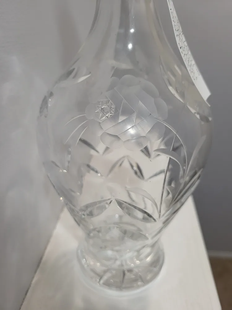 Cut Crystal Decanter with Floral Etchings image indicator(3)
