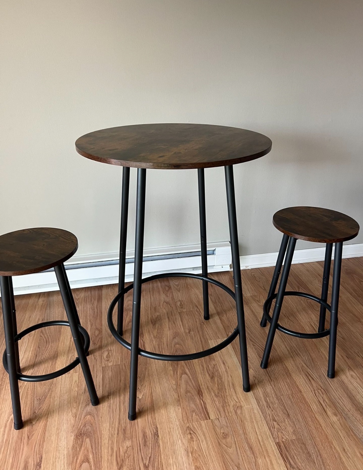 Small Round Table with Two Stools 🥕 - photo 2