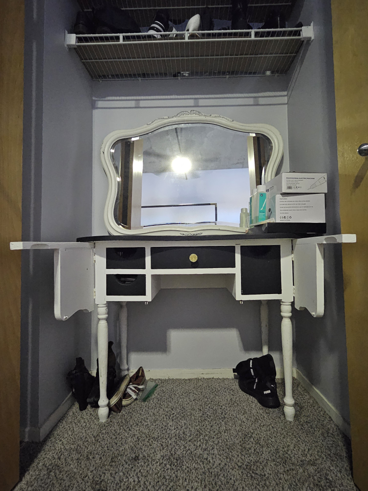 Vintage Vanity Table with Mirror - photo 2
