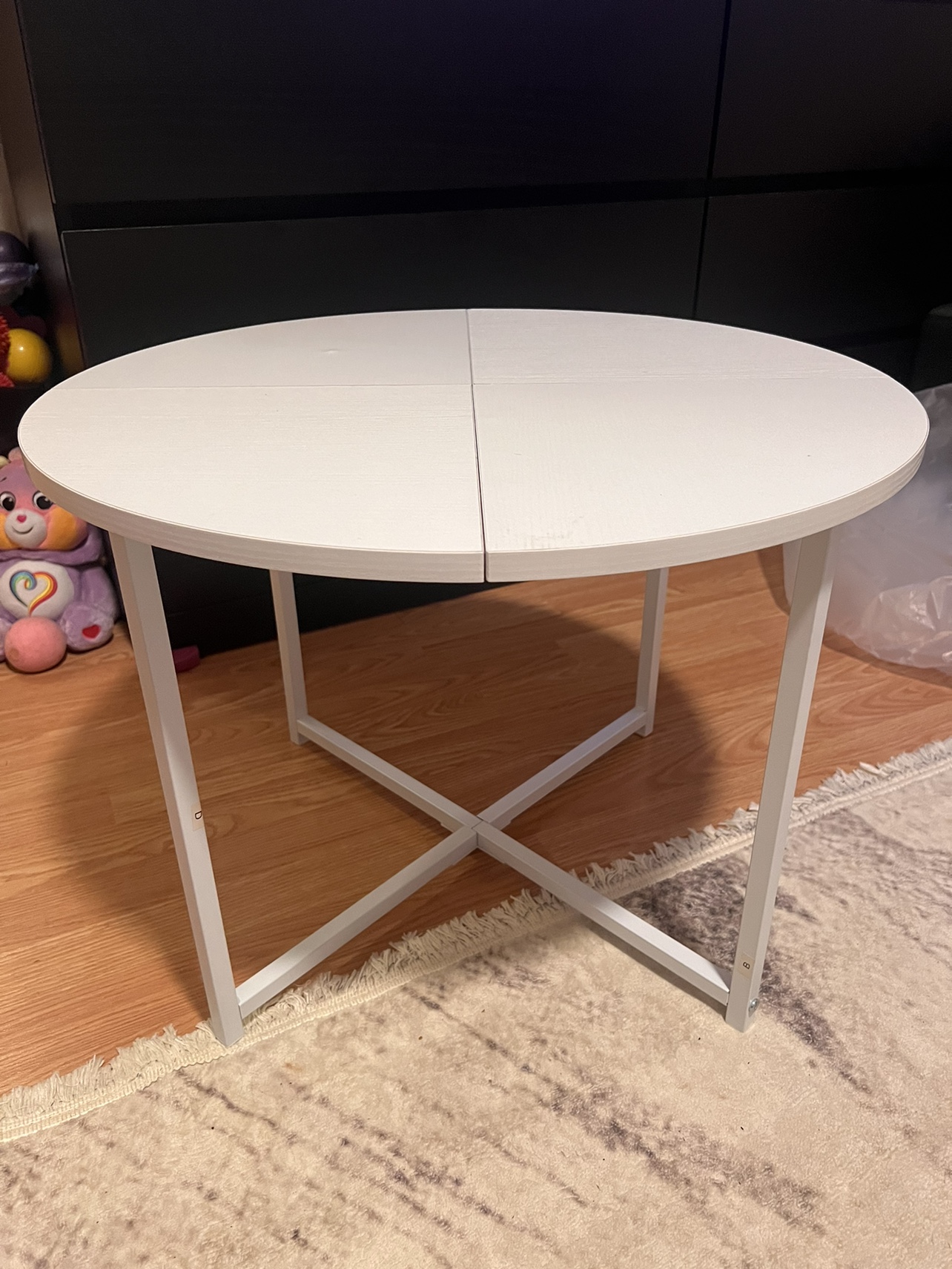 White Round cofee table