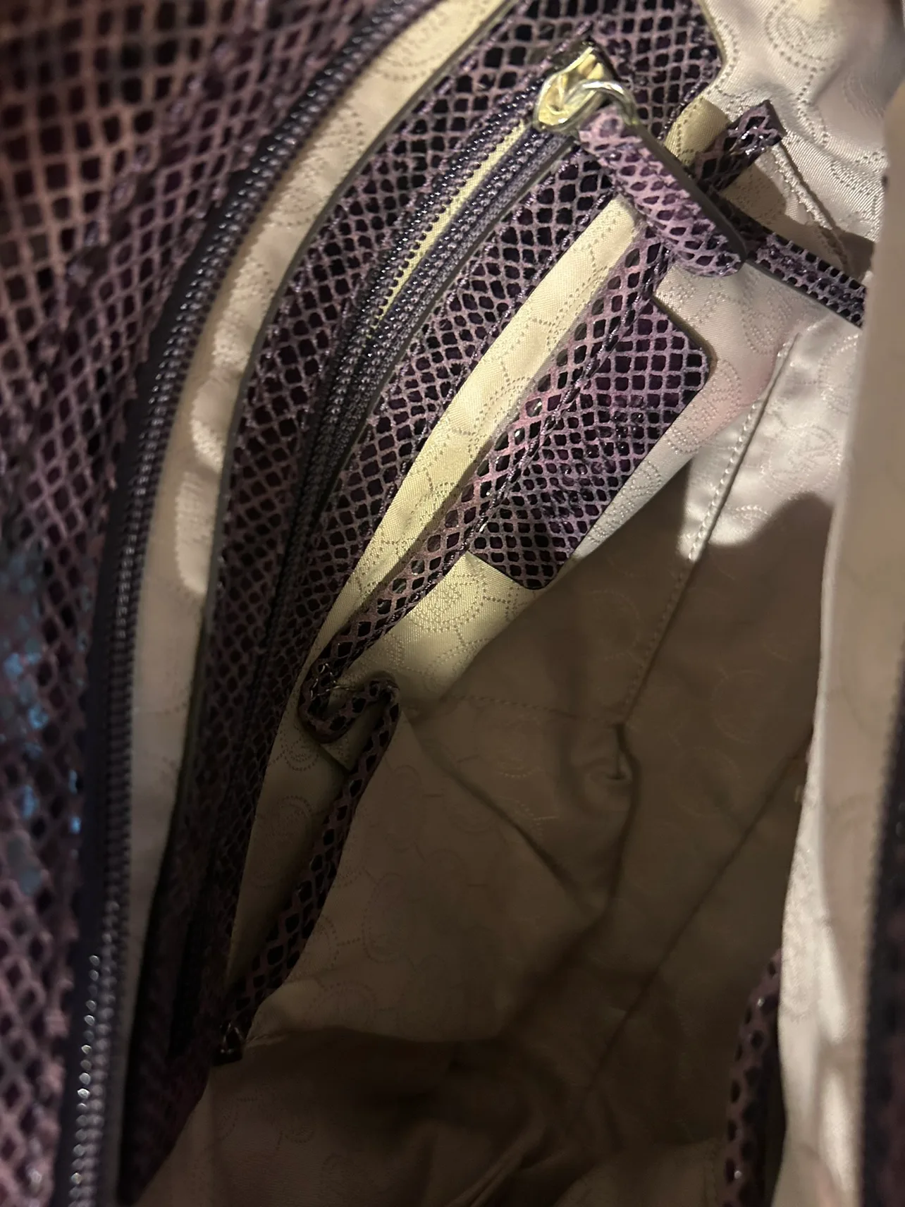 Michael Kors Snakeskin Printed🐍 Tote image indicator(10)