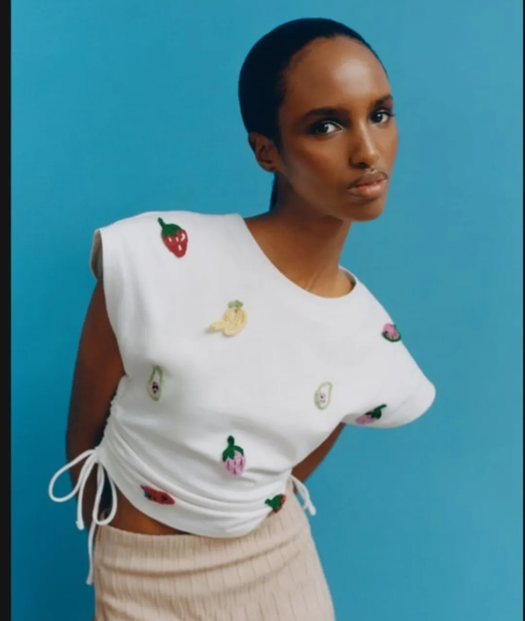 Zara White Cropped T-Shirt with Fruit Embroidery thumbnail