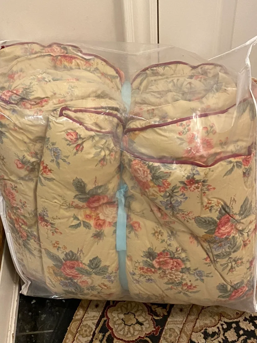 King Size Floral comforter image indicator(3)