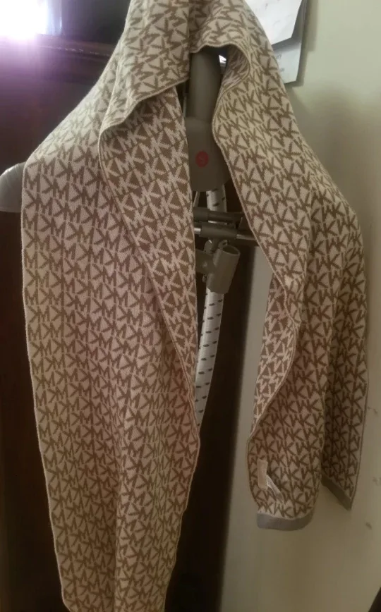 Michael Kors Scarf image indicator(2)