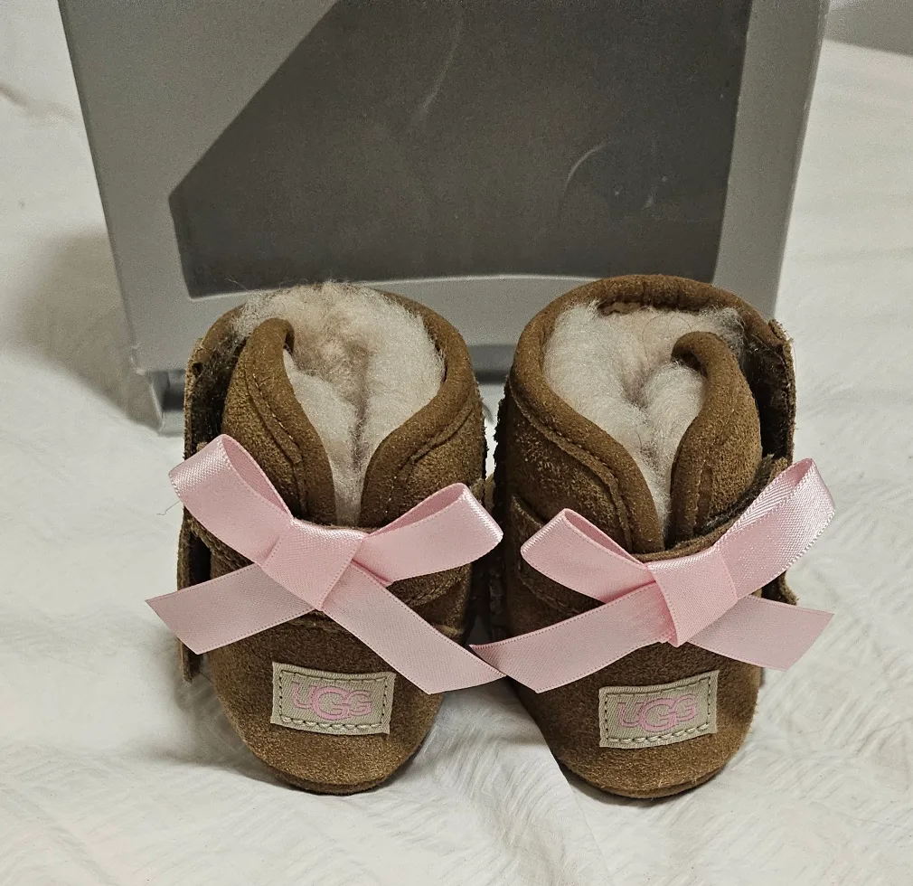 Ugg Baby Booties with Pink Bows image indicator(2)