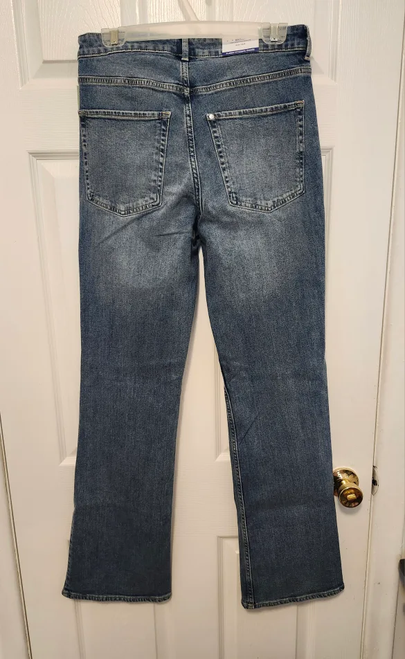 New H&M Bootcut/Flare High Jeans - Size 8 image indicator(7)