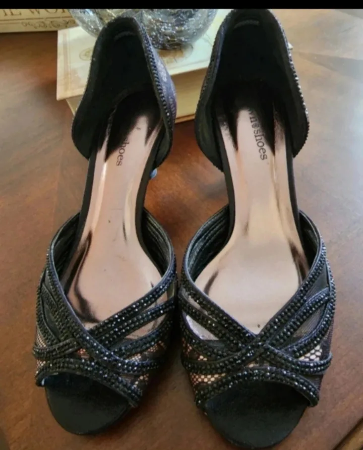Black Lace Peep Toe Heels image indicator(2)