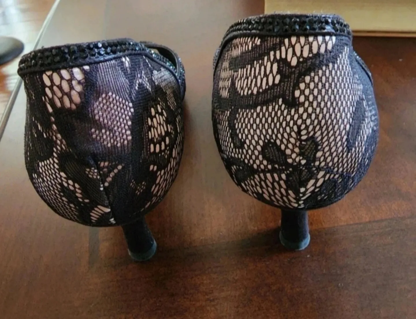 Black Lace Peep Toe Heels image indicator(4)